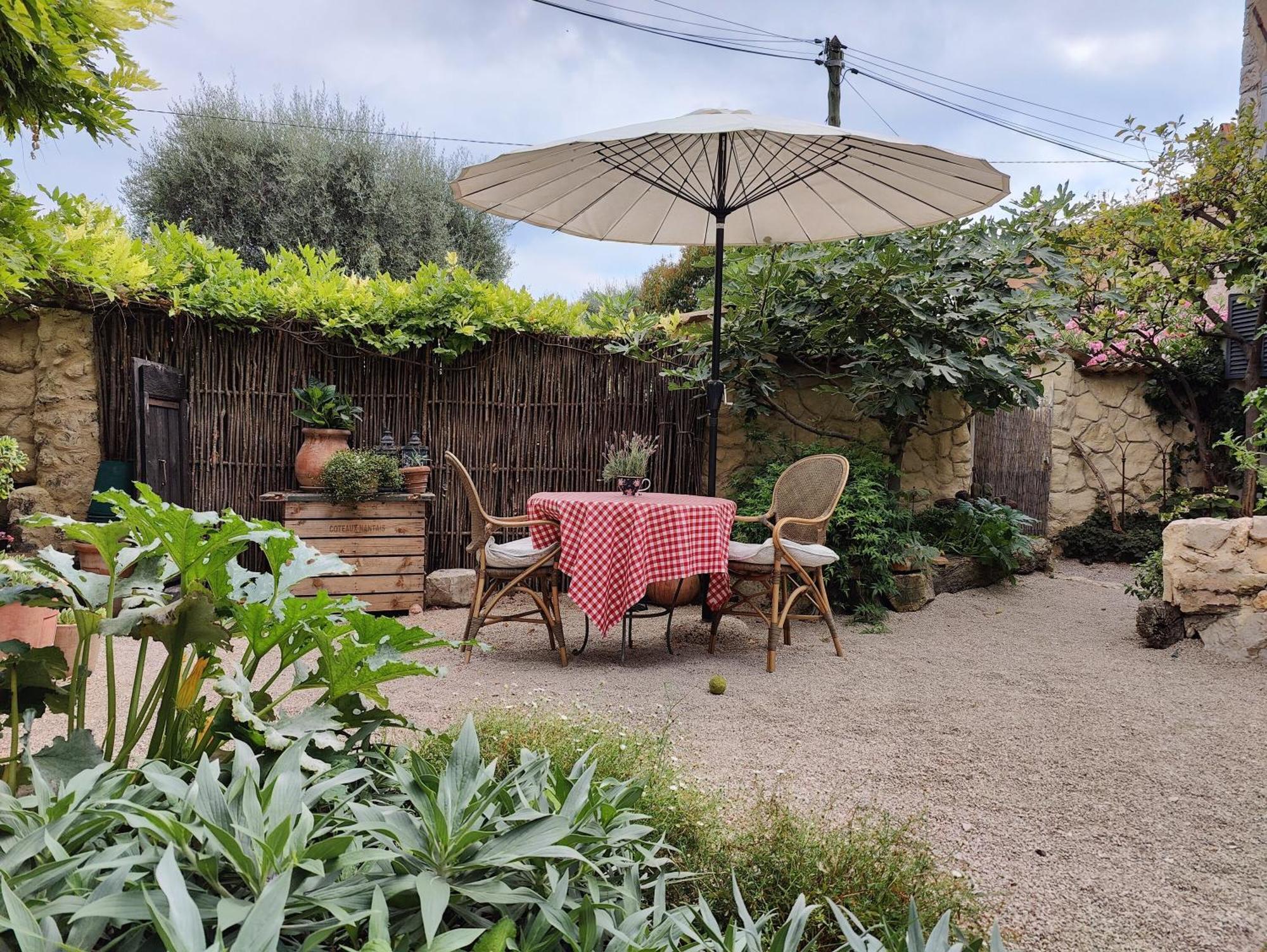 Le Mas Saint Pierre Roquefort-les-Pins Exteriör bild